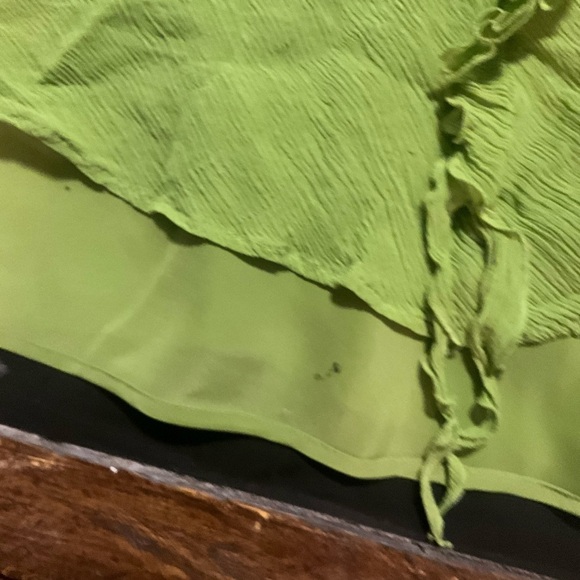 Green Ruffled Fitted Blouse - Picture 3 of 7
